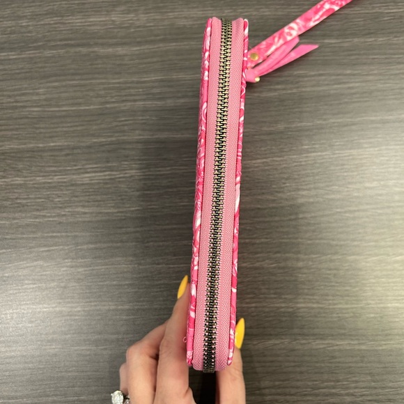 Simply Southern Seashell Starfish Pink and White Quilted Wallet Wristlet - Picture 8 of 9